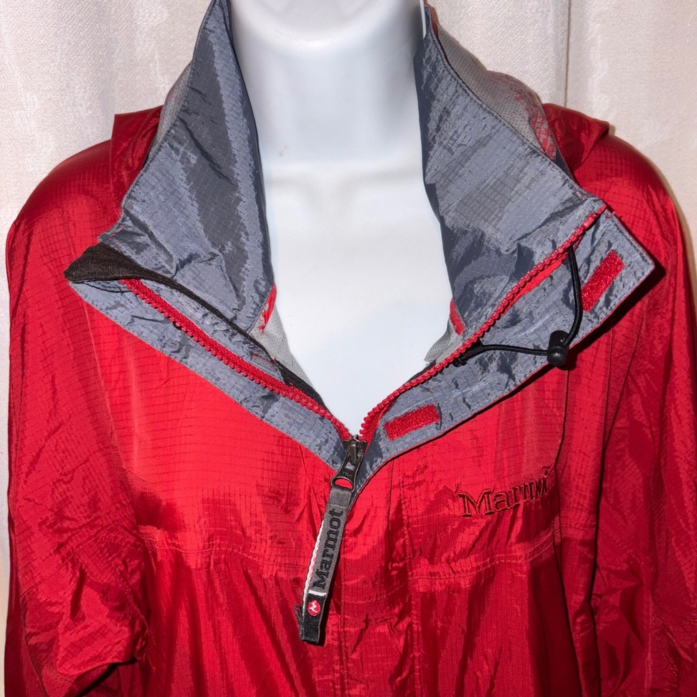 Marmot Womens Red Hooded Full Zip Rain Jacket Windbreaker Size Medium Pre-Loved!